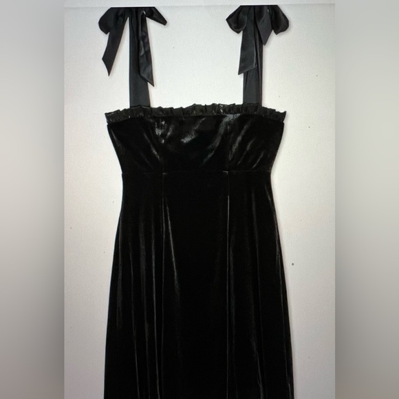 DANIELLE BERNSTEIN Dresses & Skirts - DANIELLE BERNSTEIN VELVET SHORT MINI DRESS BRAND NEW